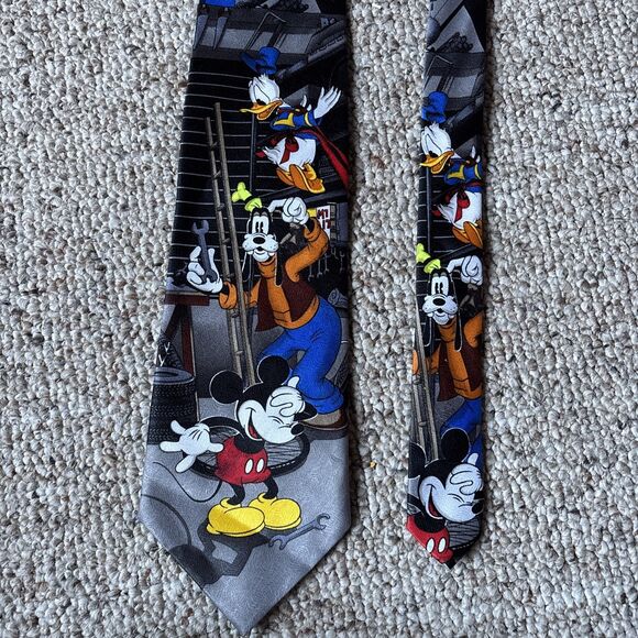 Mickey Unlimited Men’s Necktie Goofy Donald Duck Tools Garage - Picture 1 of 5